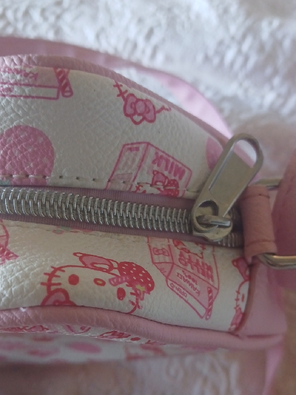 Hello Kitty Loungefly Crossbody - Picture 3 of 7